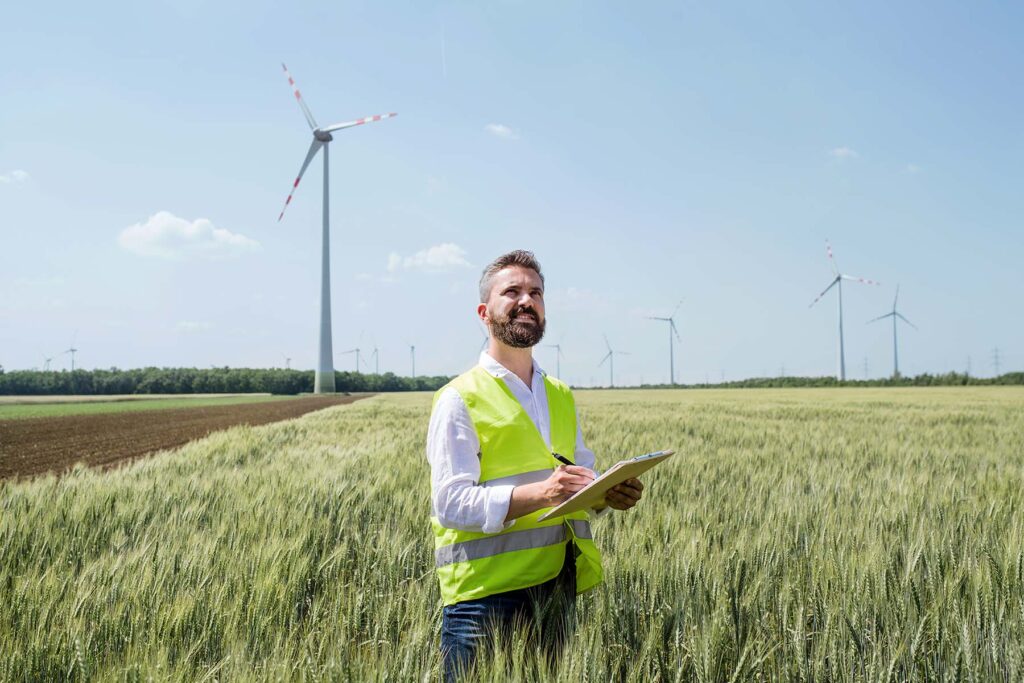 an-engineer-standing-on-a-field-on-wind-farm-maki-9GVFPL5.jpg